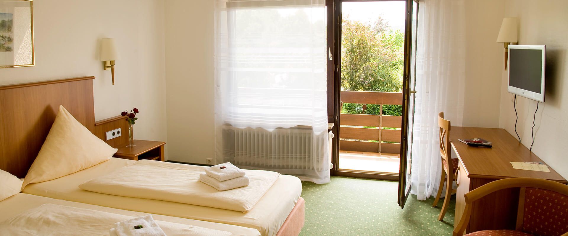 Doppelzimmer mit Balkon im Aqualon Hotel Schweizerblick